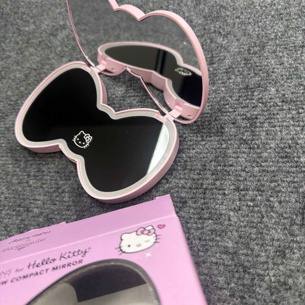 HELLO KITY Mini LED Bow Compact Mirror Vanity Pink Adjustable Light Dimmer New!!